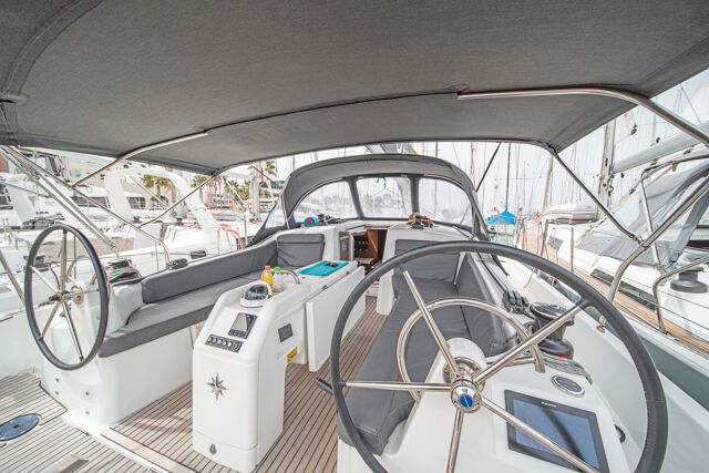 Sun Odyssey 410 - 3 cab. Henry Every