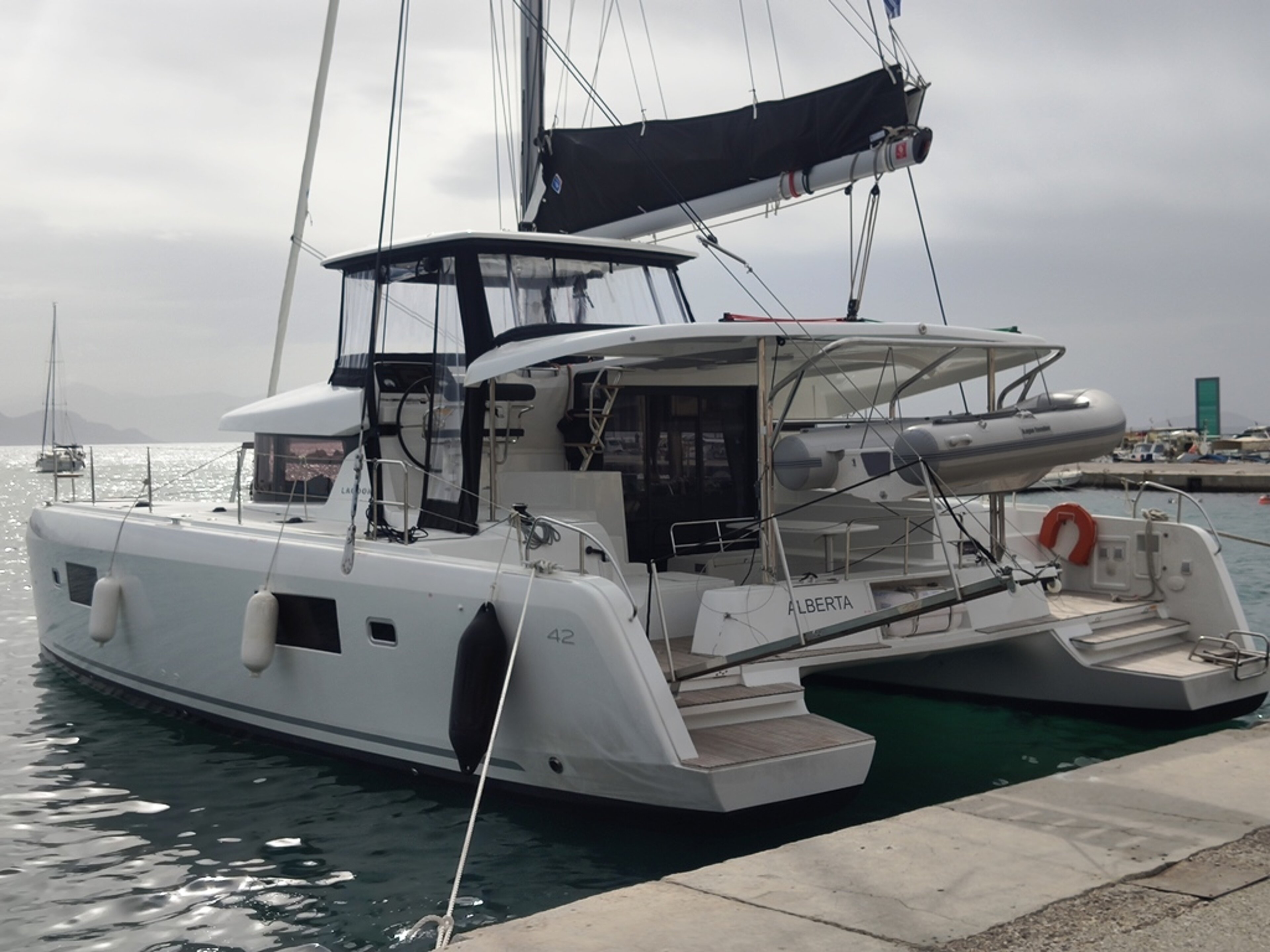 Lagoon 42 - 4 + 2 cab. Alberta