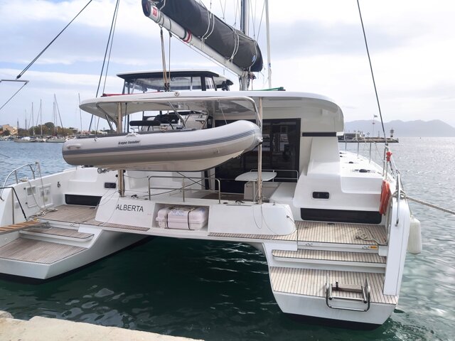 Lagoon 42 - 4 + 2 cab. Alberta