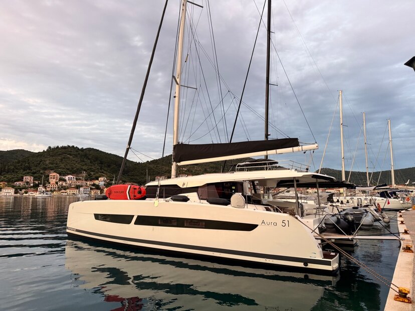 Fountaine Pajot Aura 51 - 6 + 1 cab Breezer