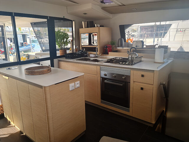 Fountaine Pajot Aura 51 - 6 + 1 cab Breezer