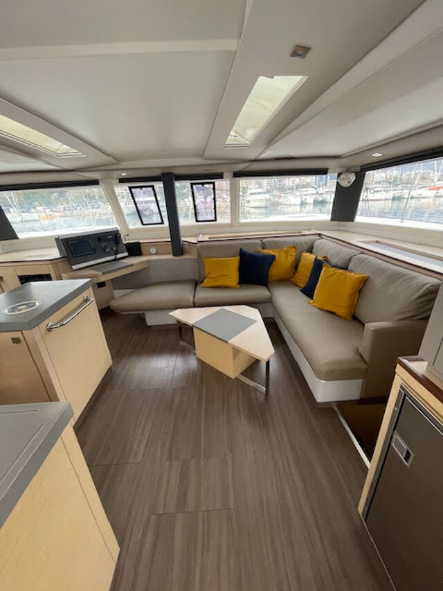 Fountaine Pajot Saona 47 Quintet - 5 + 1 cab. Red Rose