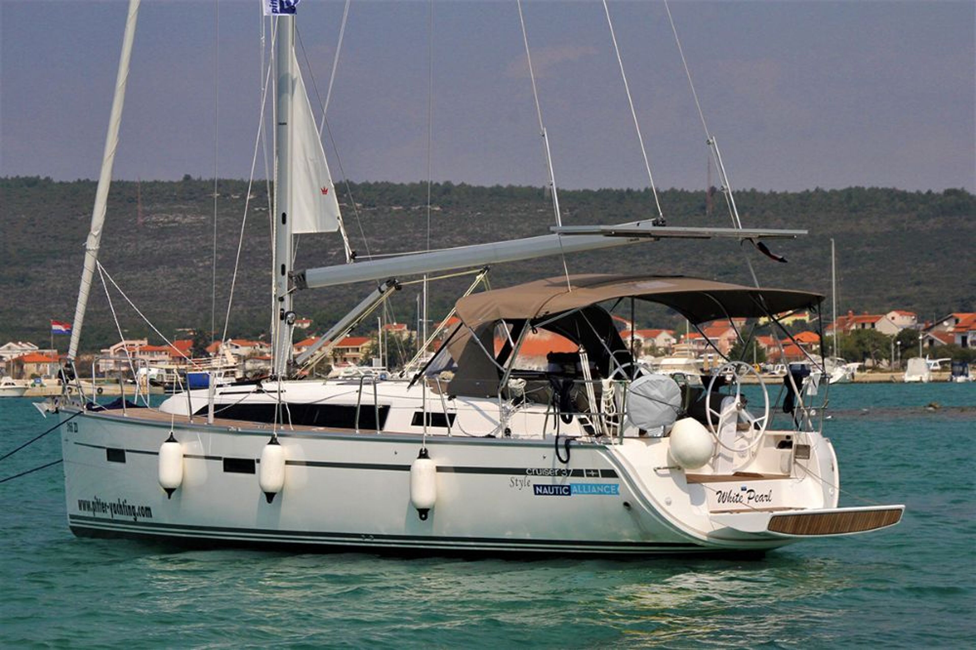 Bavaria Cruiser 37 - 2 cab. White Pearl 