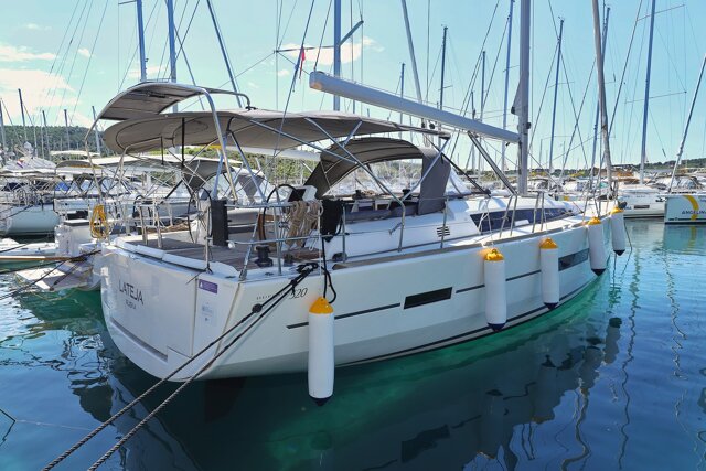 Dufour 520 GL Lateja