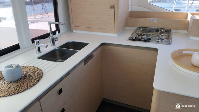 Fountaine Pajot Astrea 42 - 4 + 1 cab. Agitation