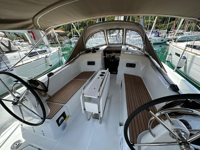 Sun Odyssey 350 - 3 cab. Star Kiss