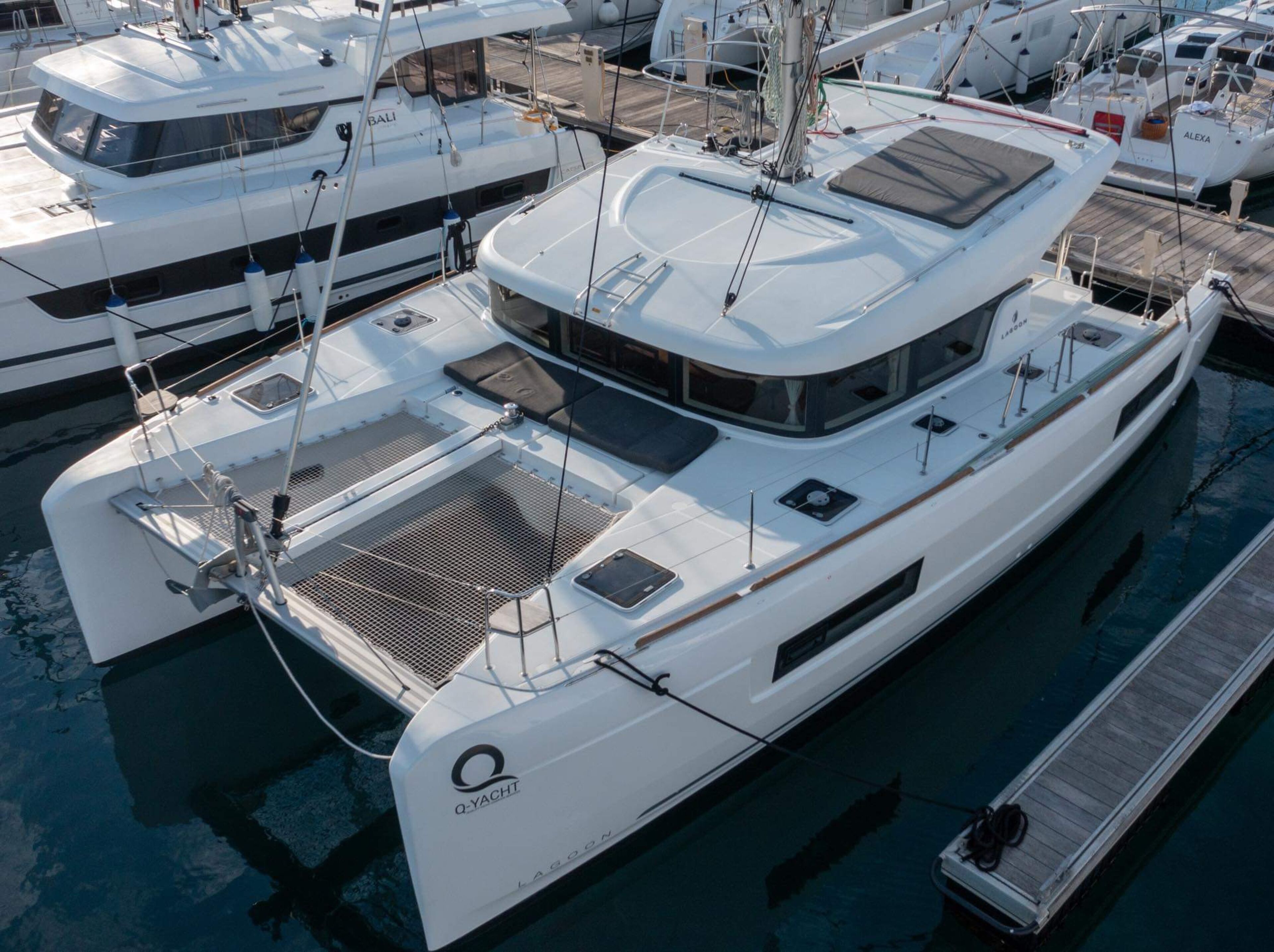 Lagoon 40 - 4 + 2 cab Blue Lagoon