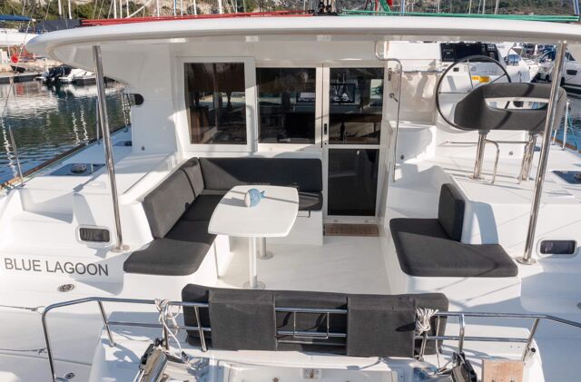 Lagoon 40 - 4 + 2 cab Blue Lagoon
