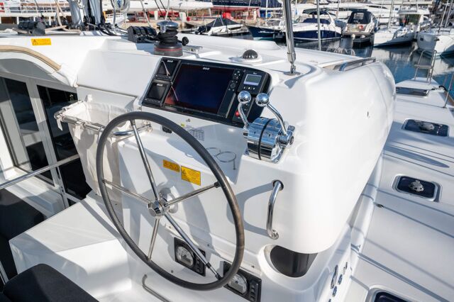 Lagoon 40 - 4 + 2 cab Blue Lagoon