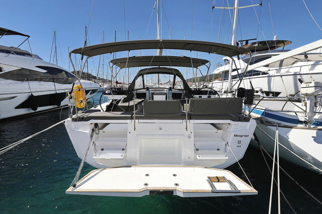 Dufour 44 - 4 cab Full Moon