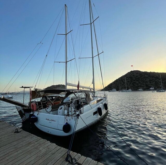 Sun Odyssey 410 - 3 cab. Pelora