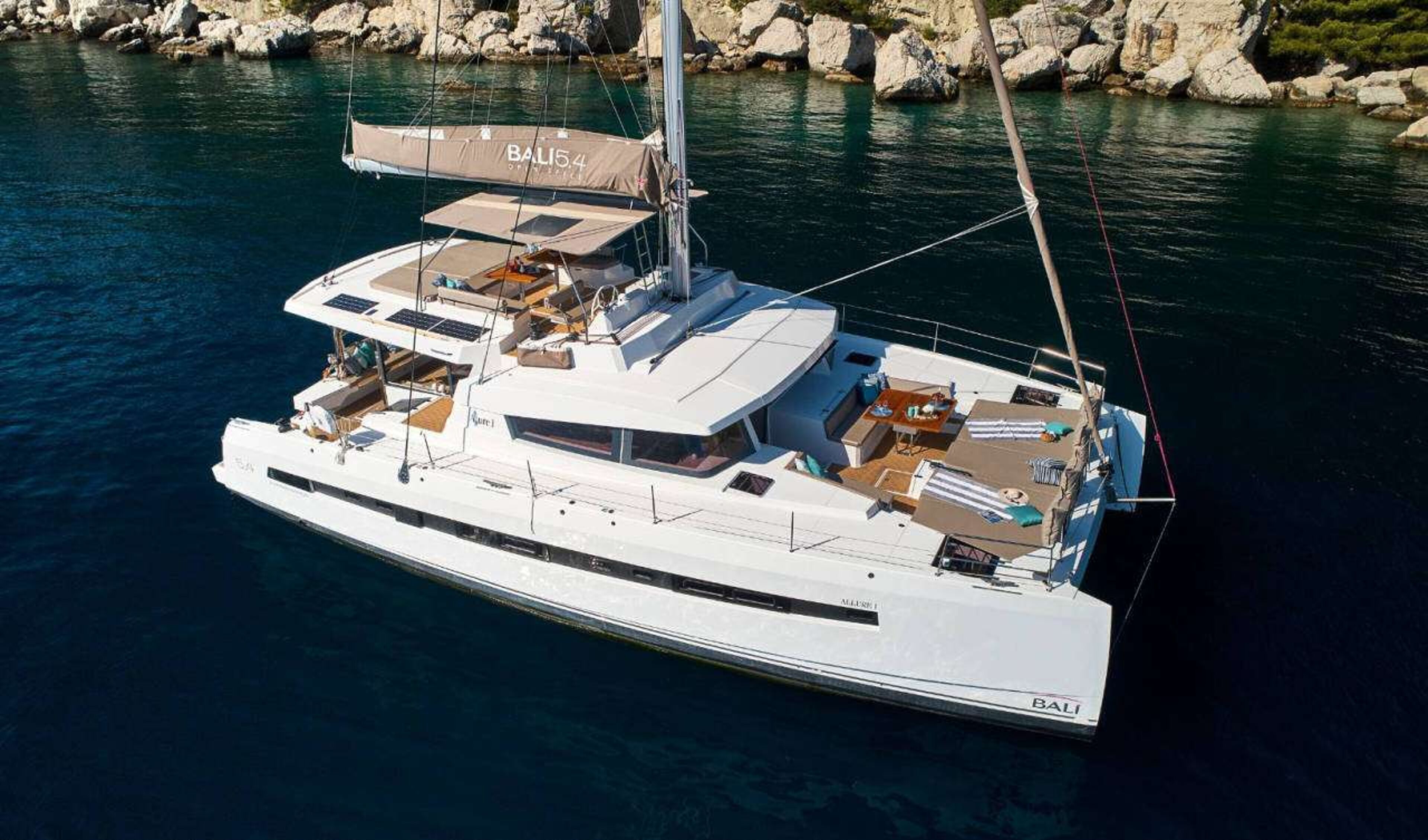 Bali 5.4 - 5 + 2 cab Maia