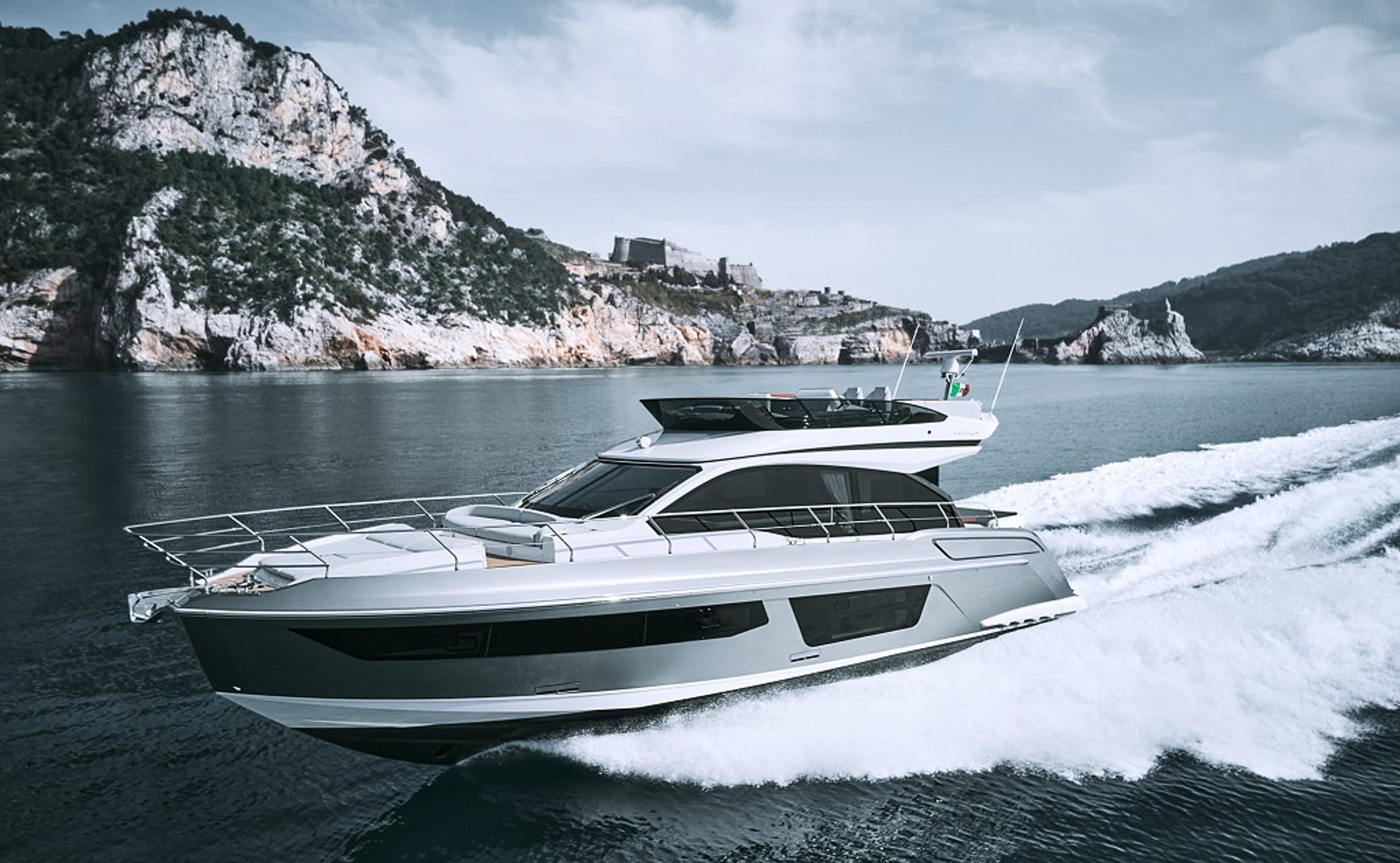 Azimut 53 Fly White