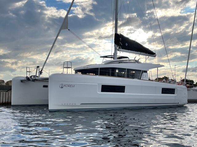Lagoon 40 - 4 + 2 cab Arctic Charm