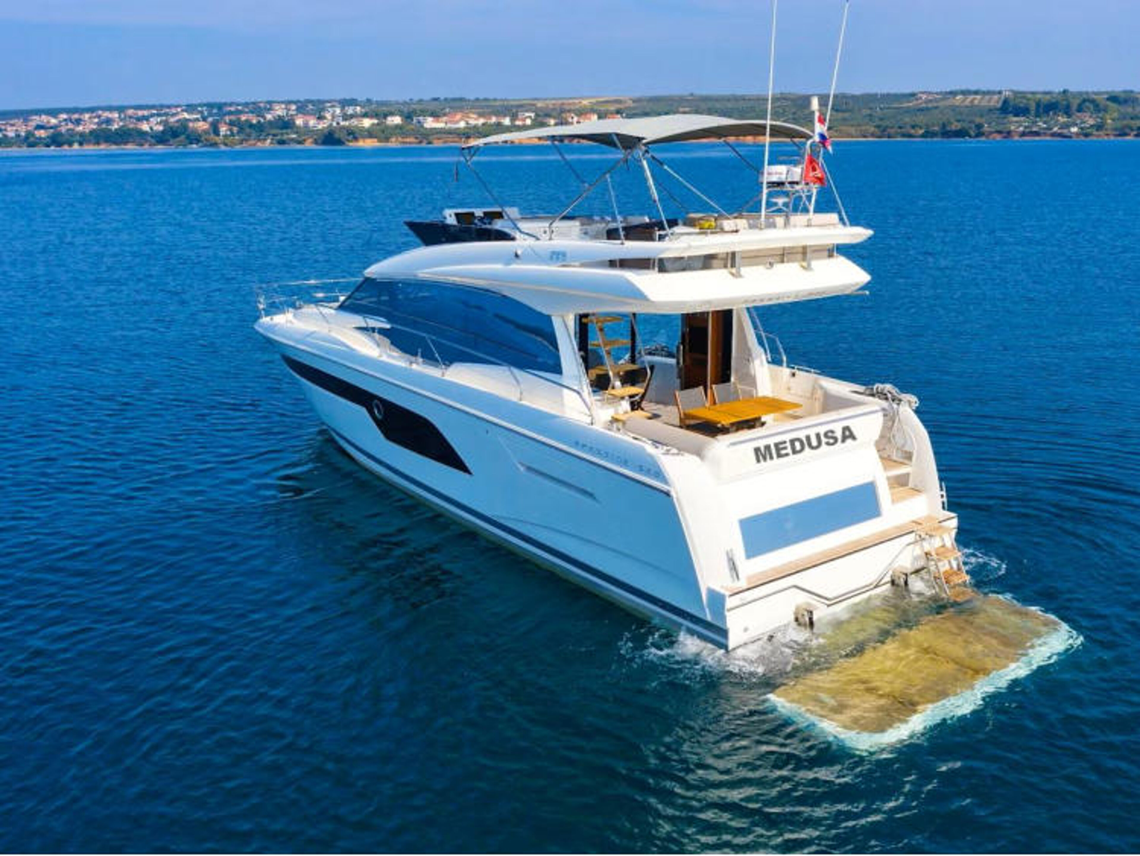 Prestige 520 Flybridge Medusa