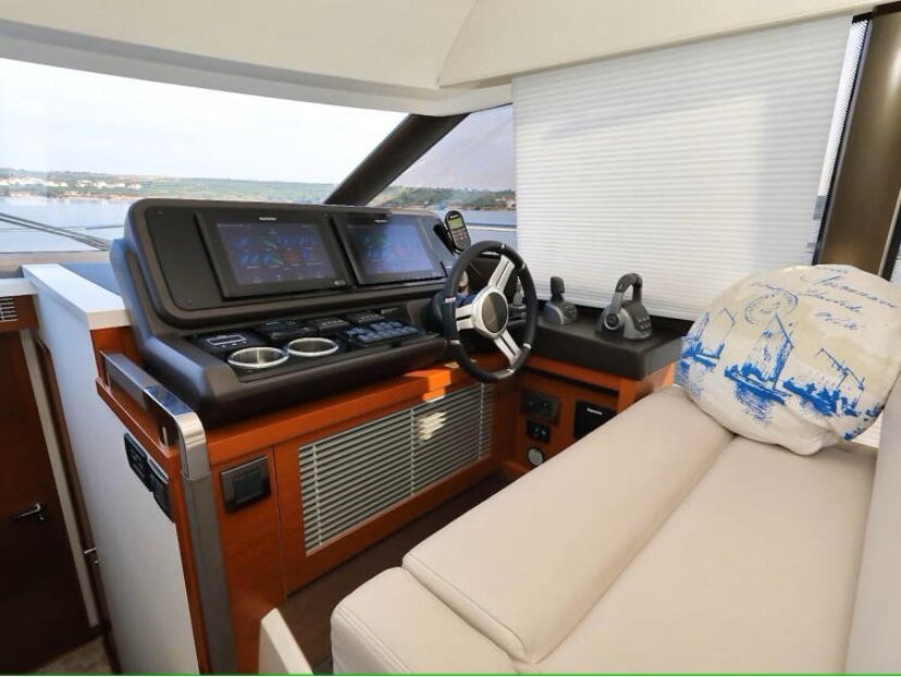 Prestige 520 Flybridge - 3 + 1 cab. Medusa