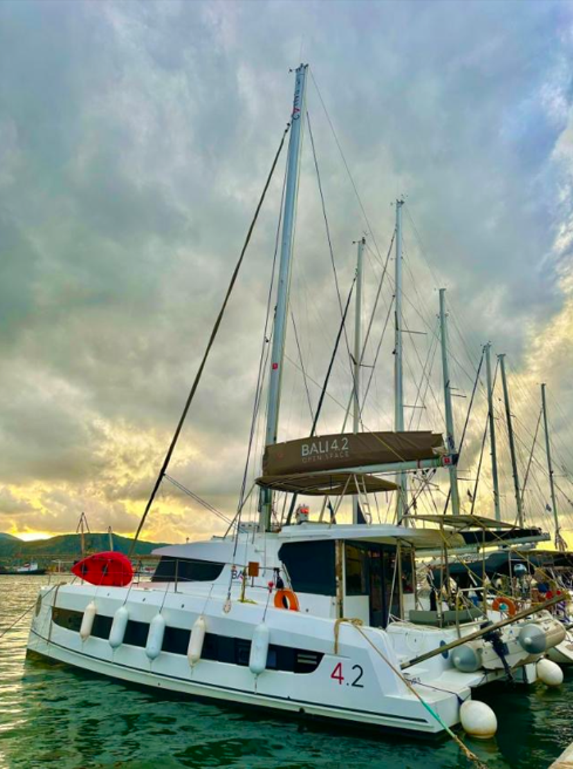 Bali 4.2 - 4 + 2 cab. Silver IX