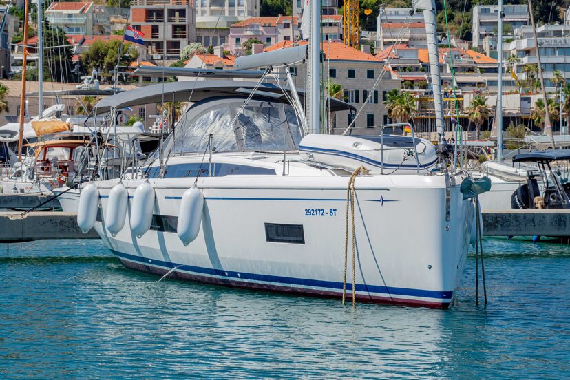 Bavaria C46 - 4 cab. Sestrica Vela