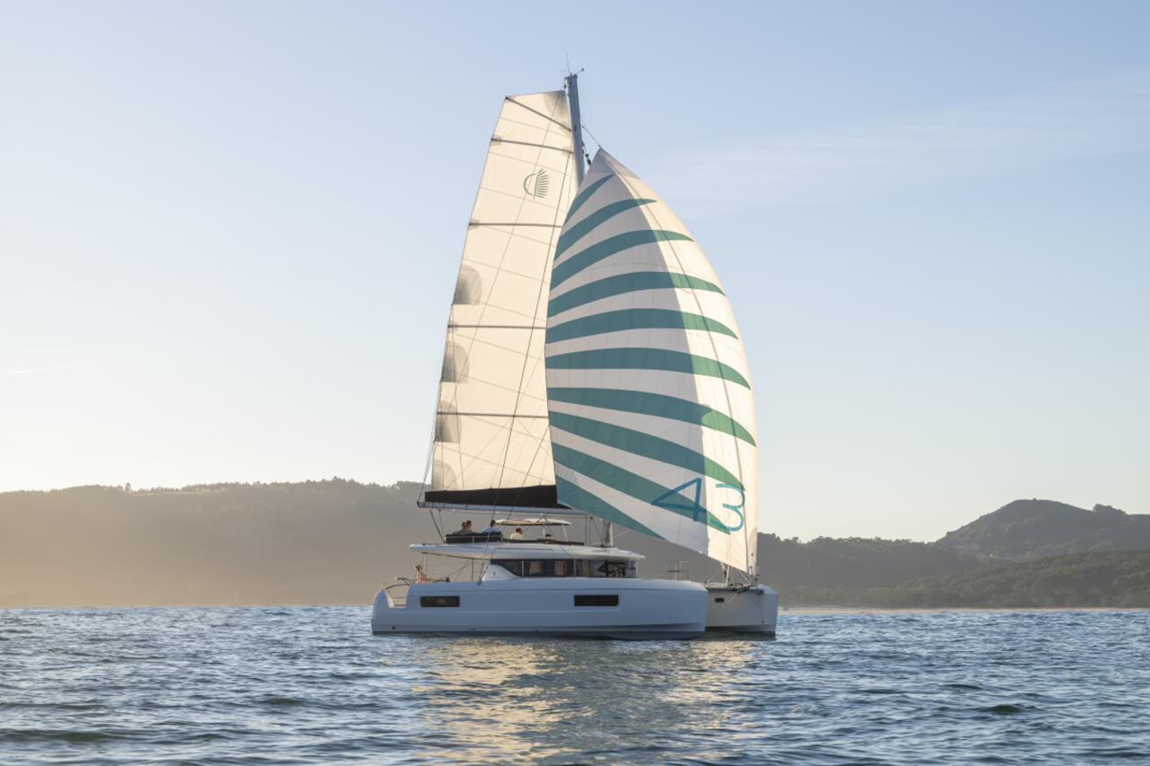 Lagoon 43 - 4 + 2 cab. Solara