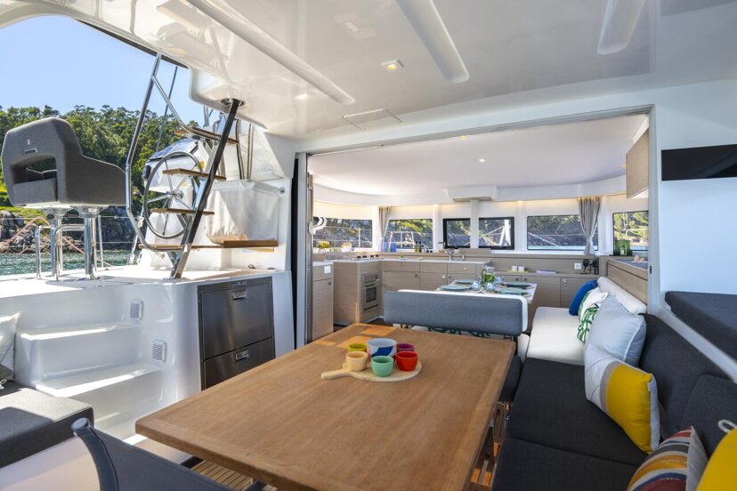 Lagoon 43 - 4 + 2 cab. Solara