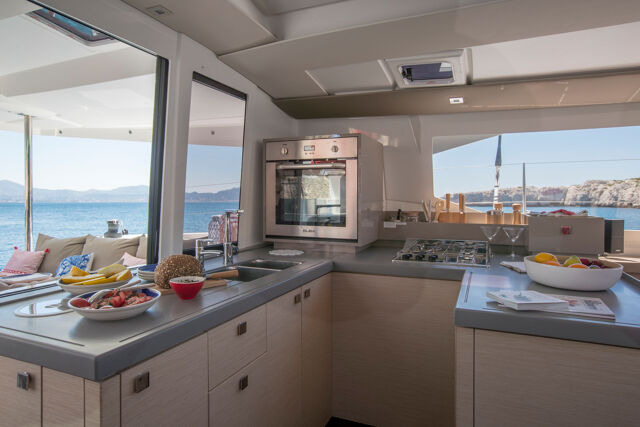 Fountaine Pajot Astrea 42 - 3 + 1 cab. Bôrev