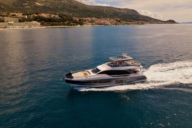 Azimut 78 Fly - 4 + 1 cab. Viva