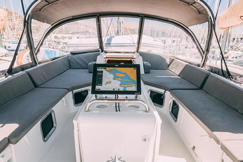 Jeanneau 54 - 5 + 1 cab.	 El Yelmo