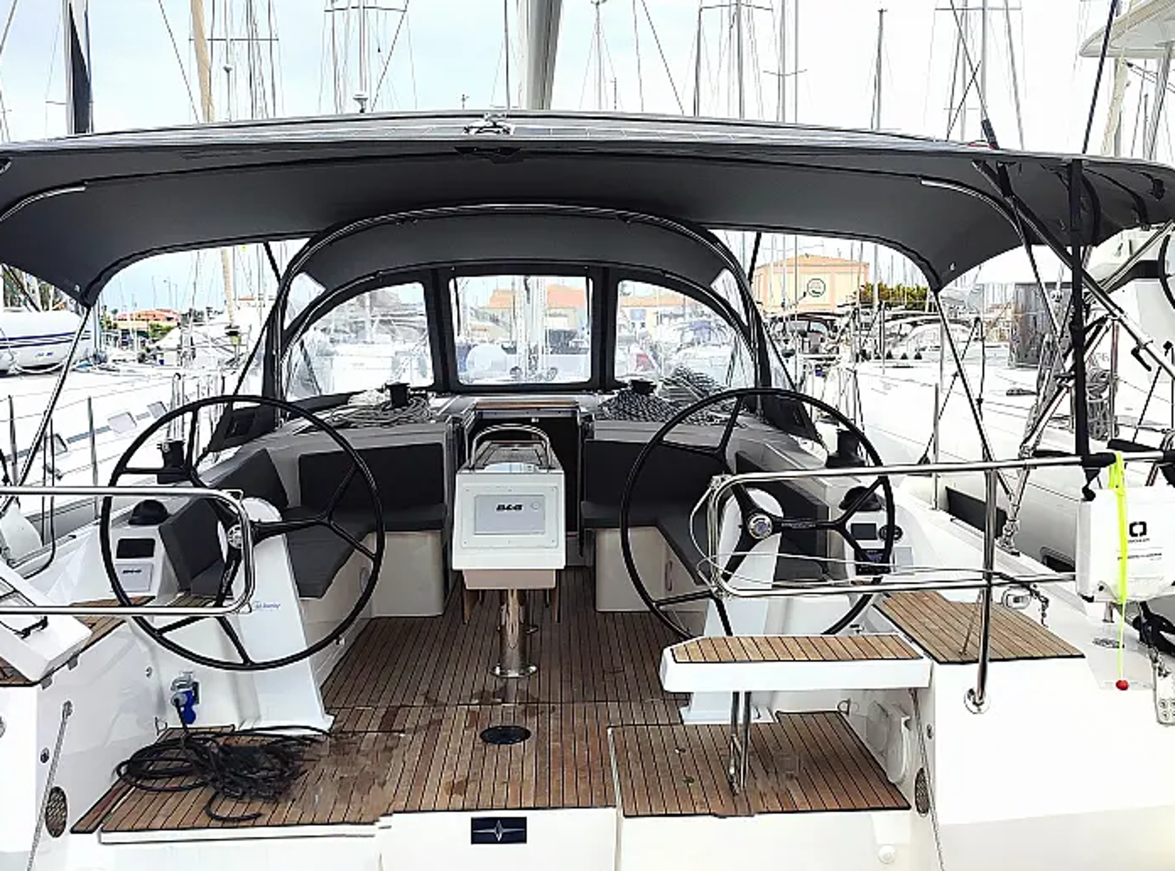 Bavaria C42 Aqua
