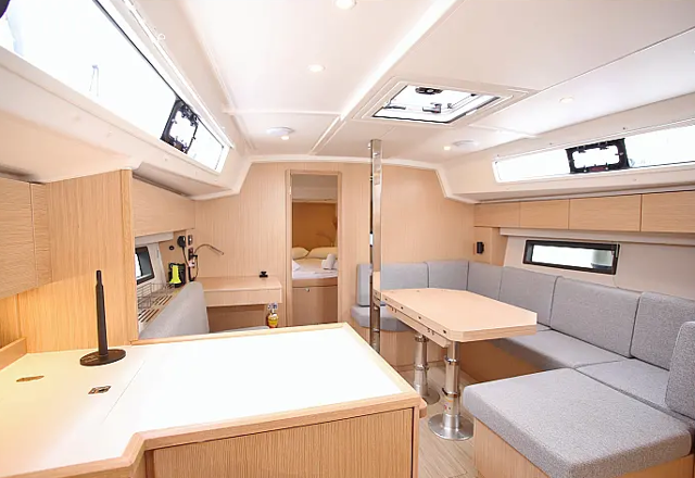 Bavaria C42 Aqua