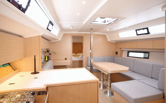 Bavaria C42 Aqua