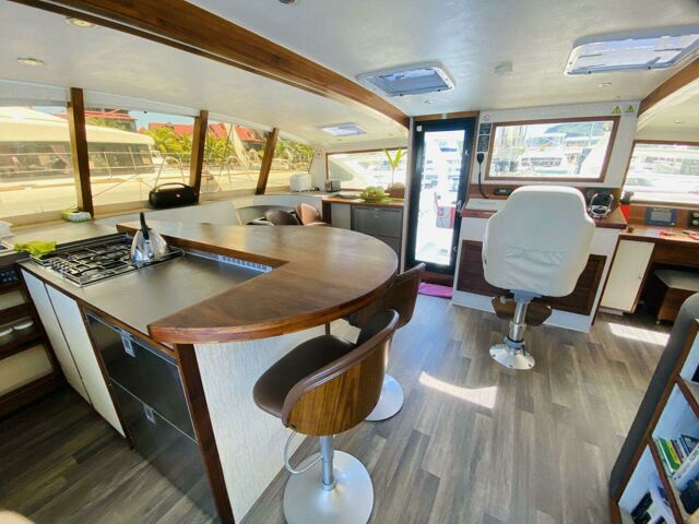 Sea-Tribe DH550 Valerie