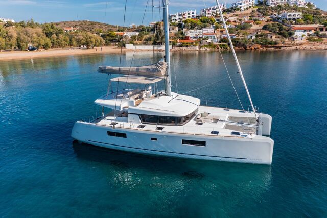 Lagoon 52 F - 4 + 2 cab. Madinina