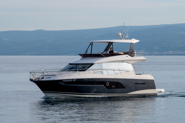 Prestige 520 Flybridge Baby Indy