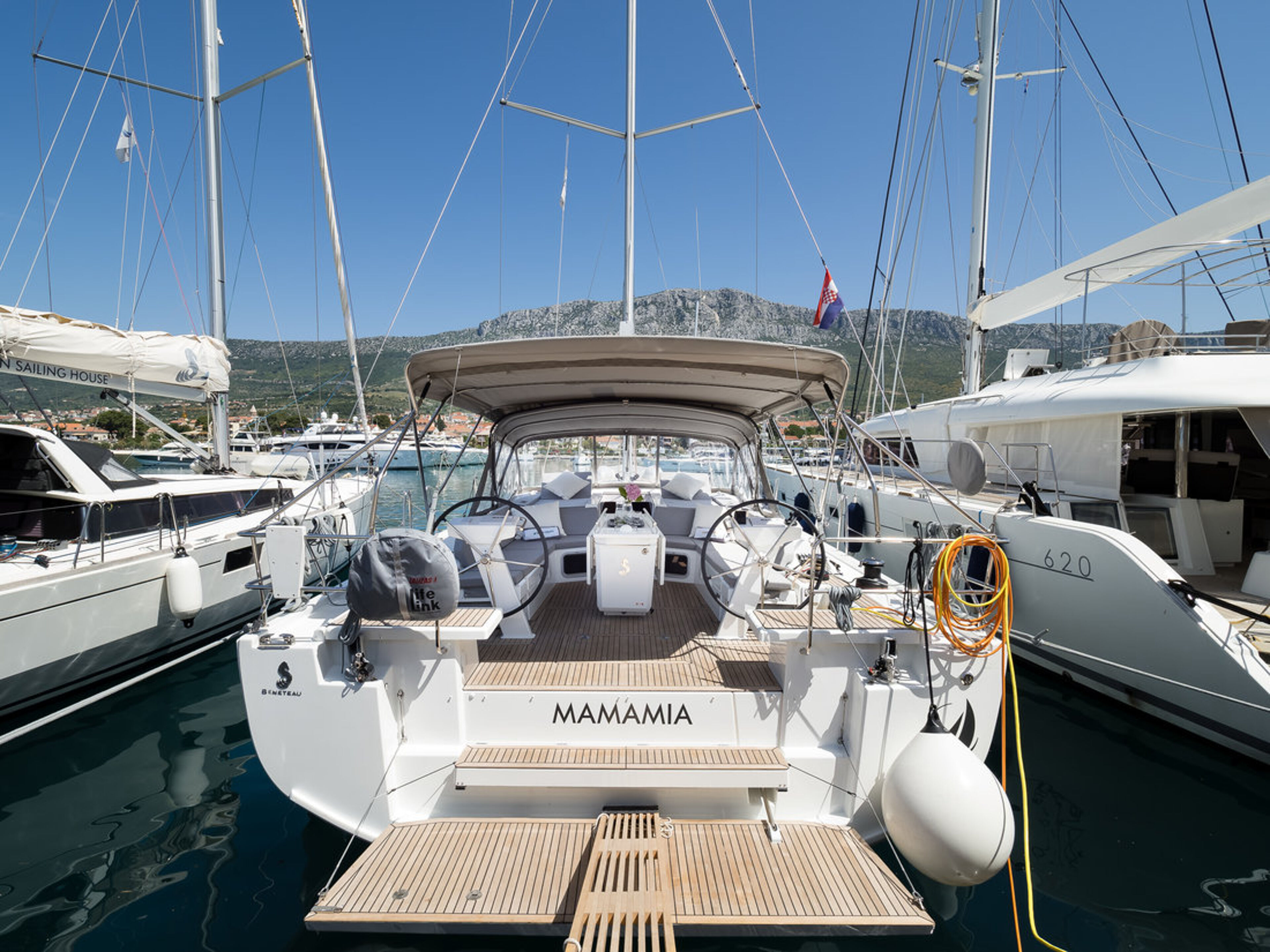 Oceanis 51.1 OW - 3 + 1 cab. Mamamia