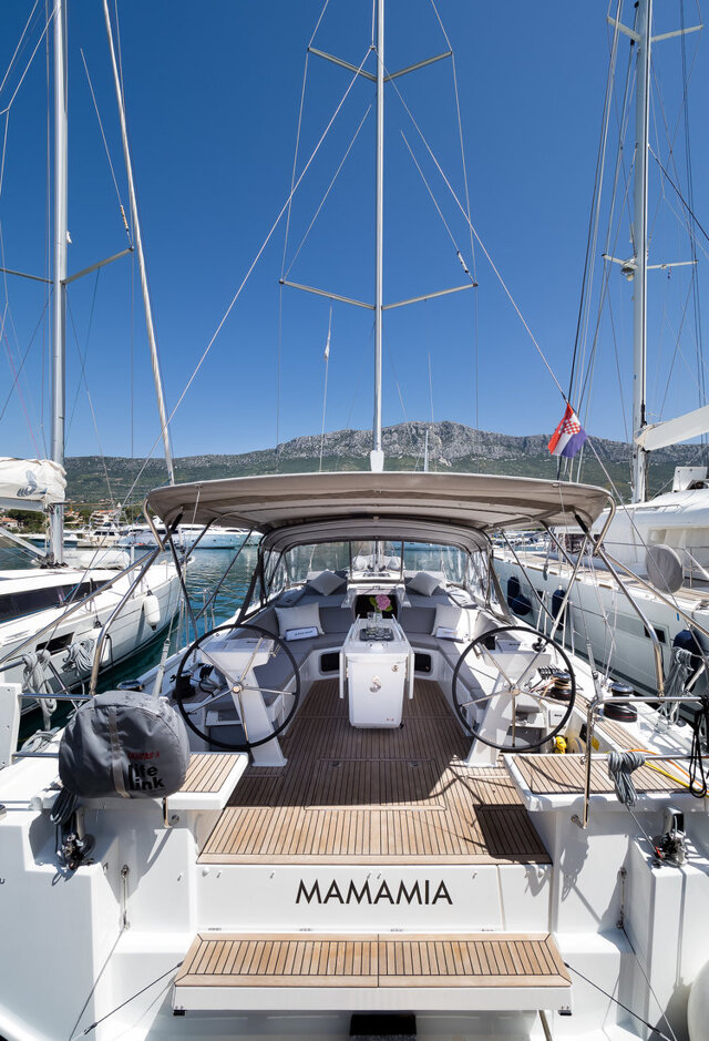 Oceanis 51.1 OW - 3 + 1 cab. Mamamia