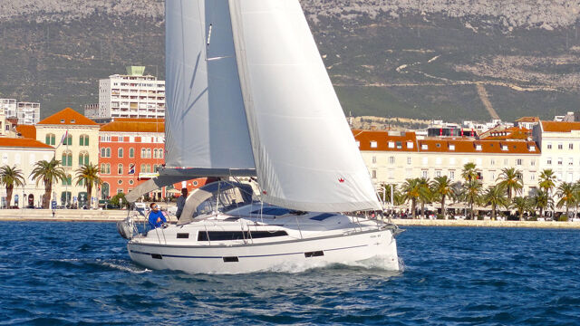 Bavaria Cruiser 37 - 3 cab. Lirica