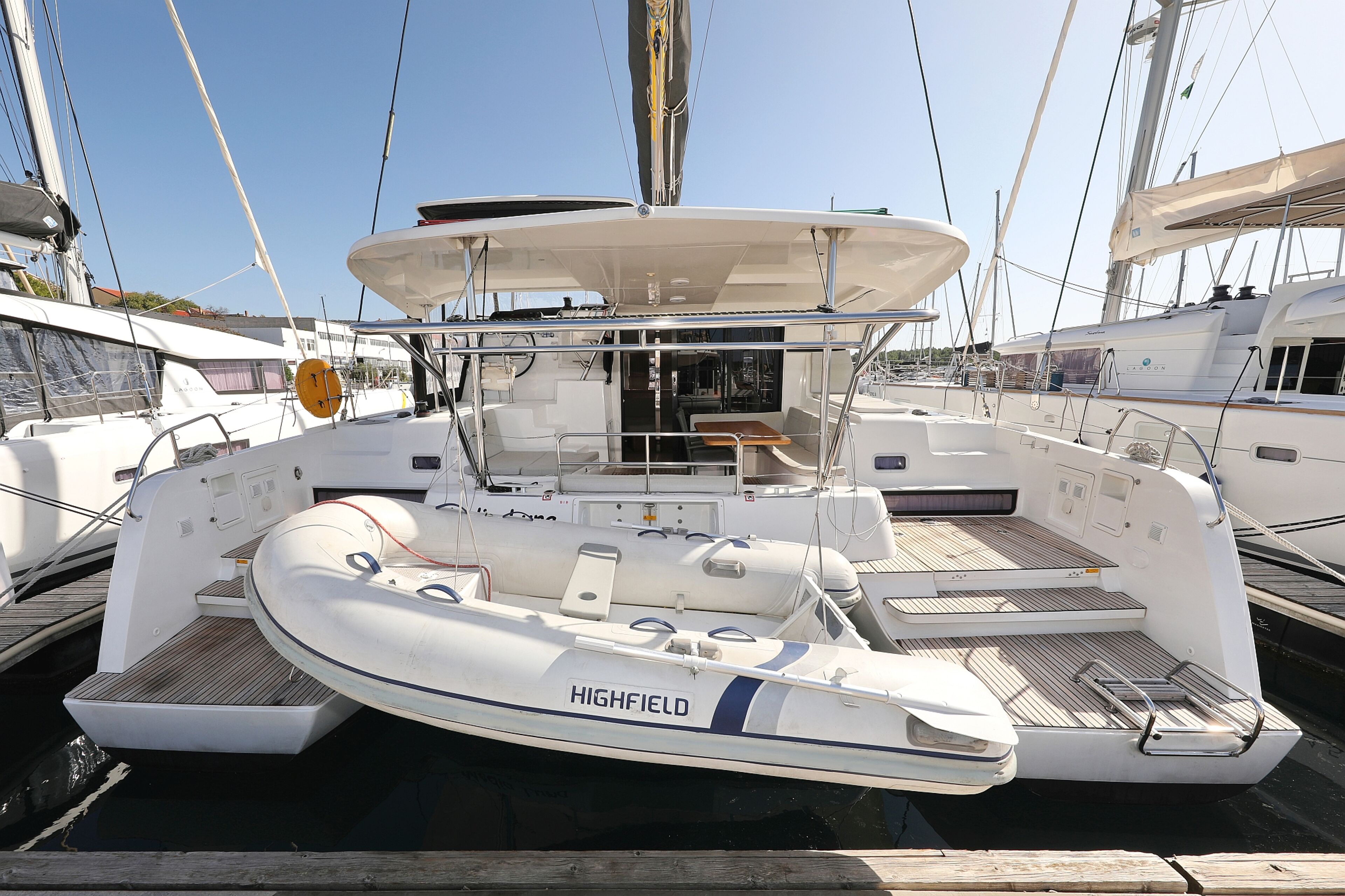 Lagoon 42 - 4 + 2 cab. Media Luna