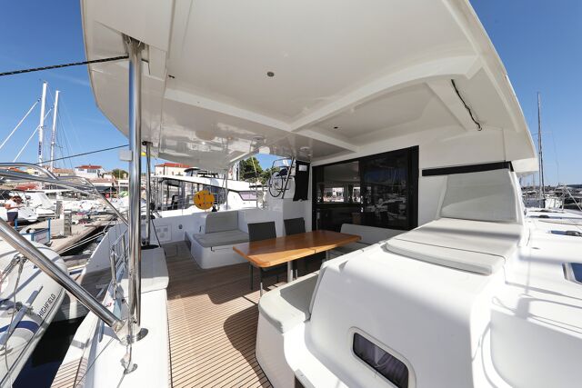 Lagoon 42 - 4 + 2 cab. Media Luna