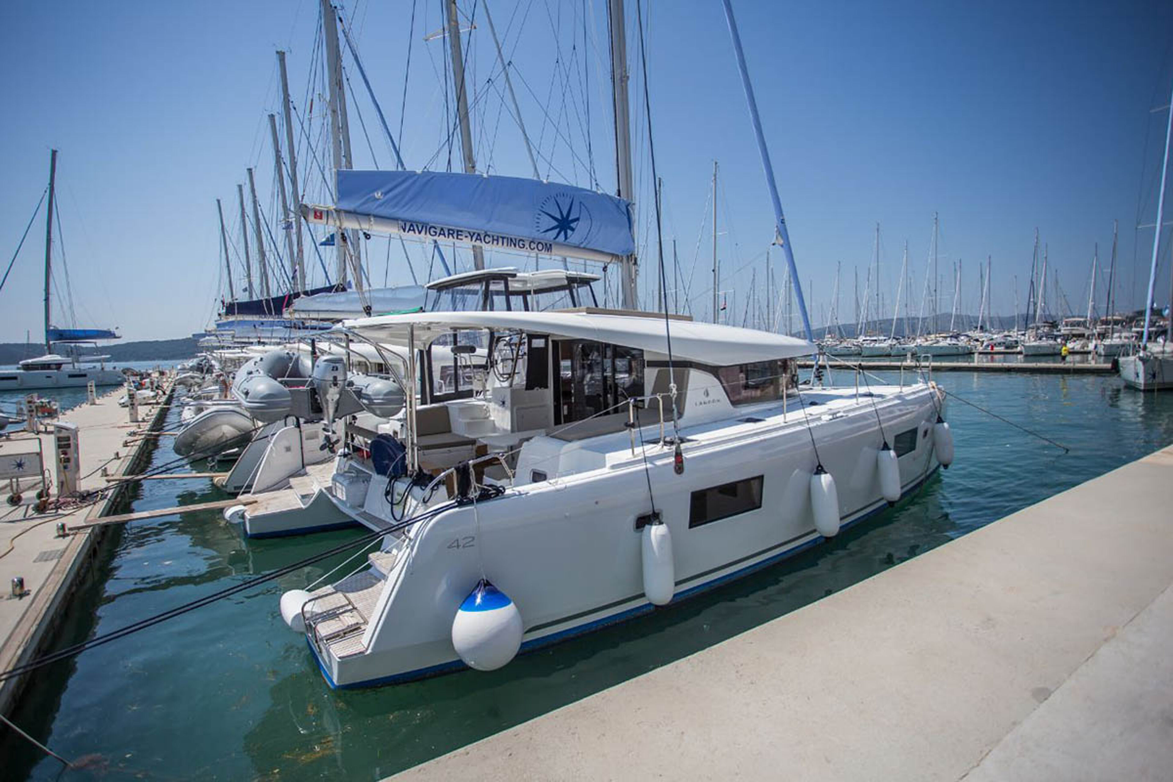Lagoon 42 - 4 + 2 cab. La Colombe  447/2025