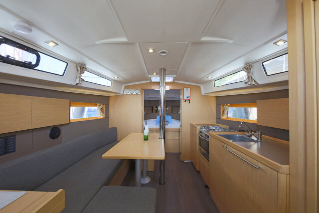 Oceanis 38.1 - 2 cab. Summer Breeze 1