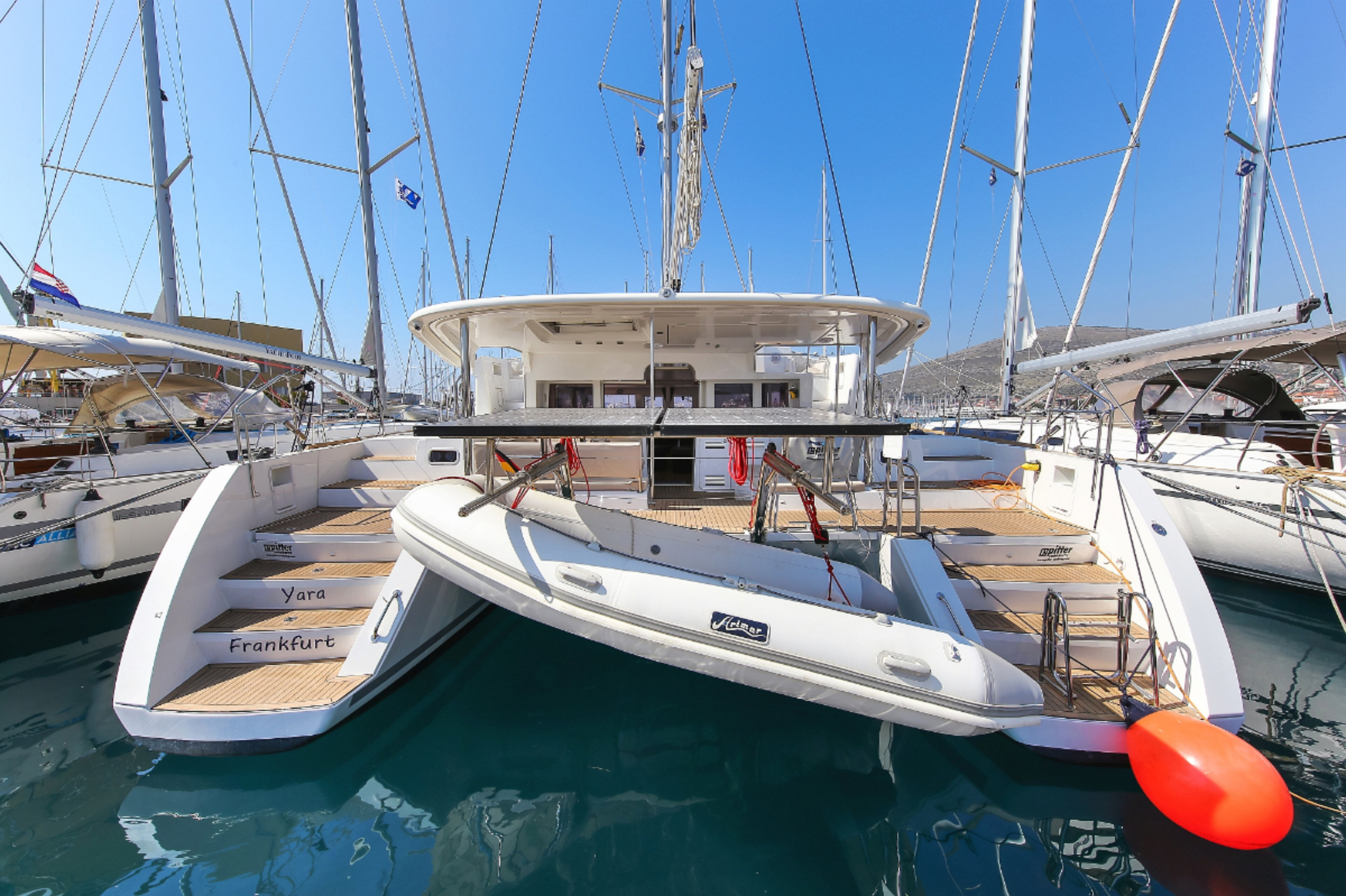 Lagoon 450 F - 4 + 2 cab. Yara