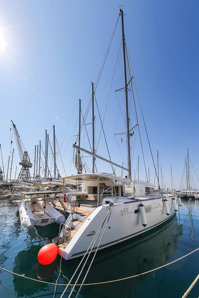 Lagoon 450 F - 4 + 2 cab. Yara