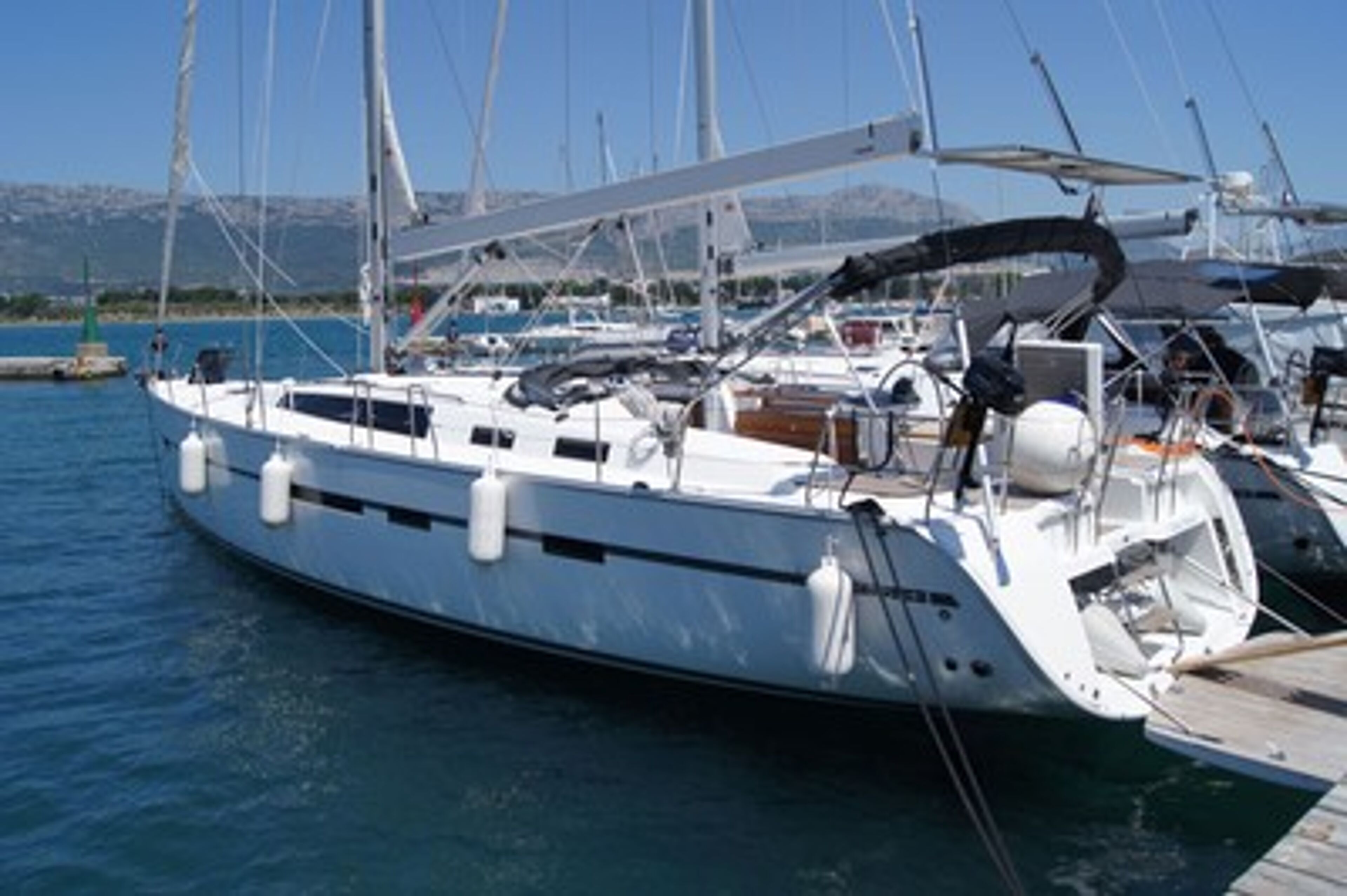 Bavaria Cruiser 56 - 5 + 1 cab. Baby Blue 2