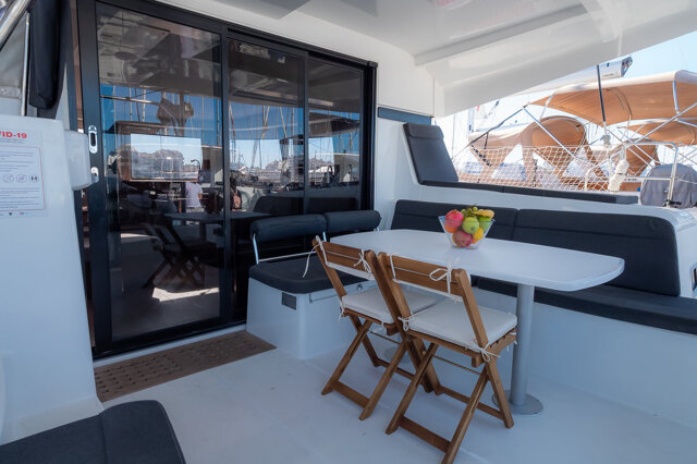 Lagoon 42 - 4 + 2 cab. That's Life