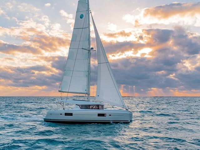Lagoon 42 - 4 + 2 cab. Blue Trident