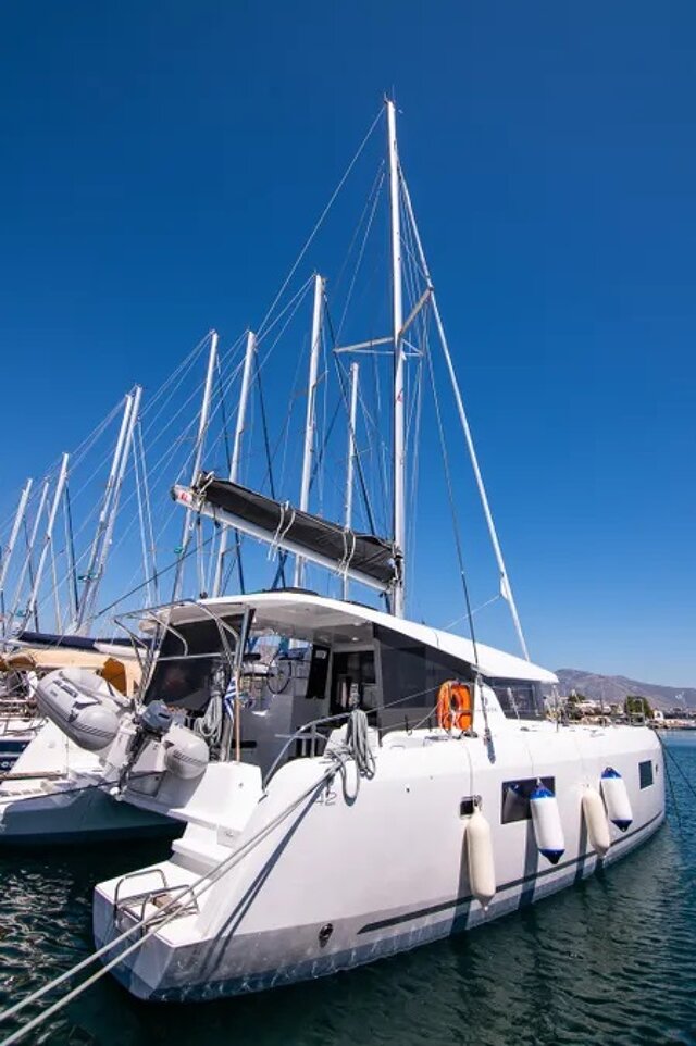 Lagoon 42 - 4 + 2 cab. Blue Trident