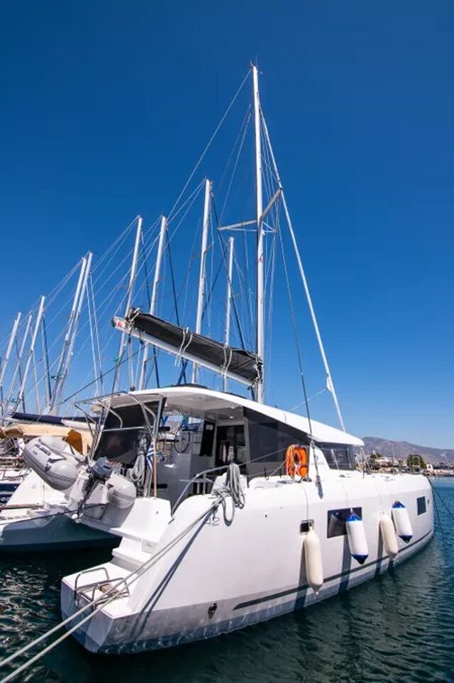 Lagoon 42 - 4 + 2 cab. Blue Trident
