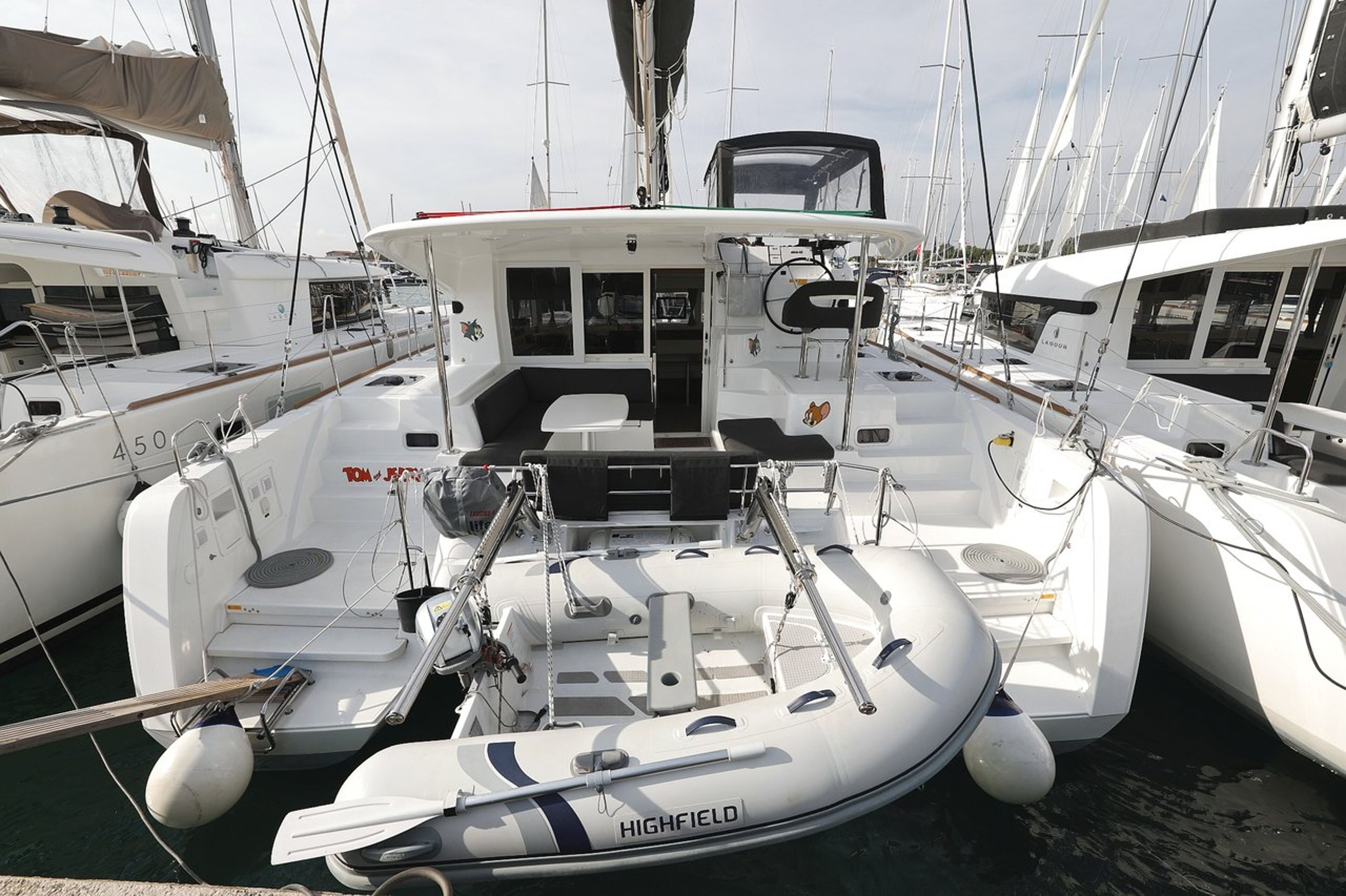 Lagoon 40 - 4 + 2 cab Tom & Jerry
