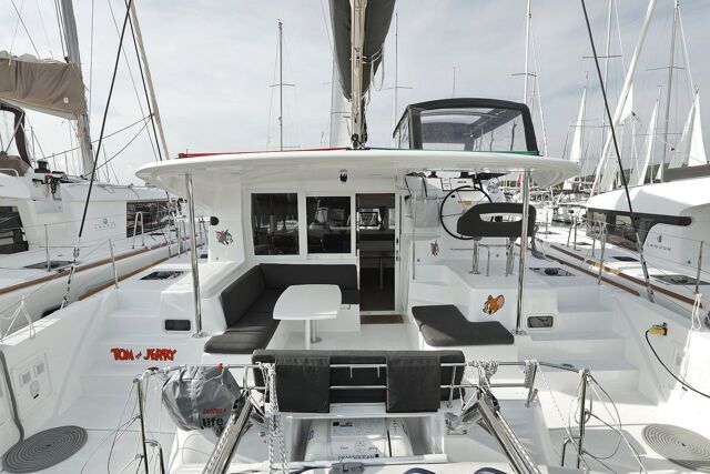 Lagoon 40 - 4 + 2 cab Tom & Jerry