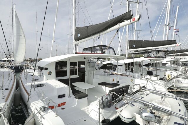Lagoon 40 - 4 + 2 cab Tom & Jerry